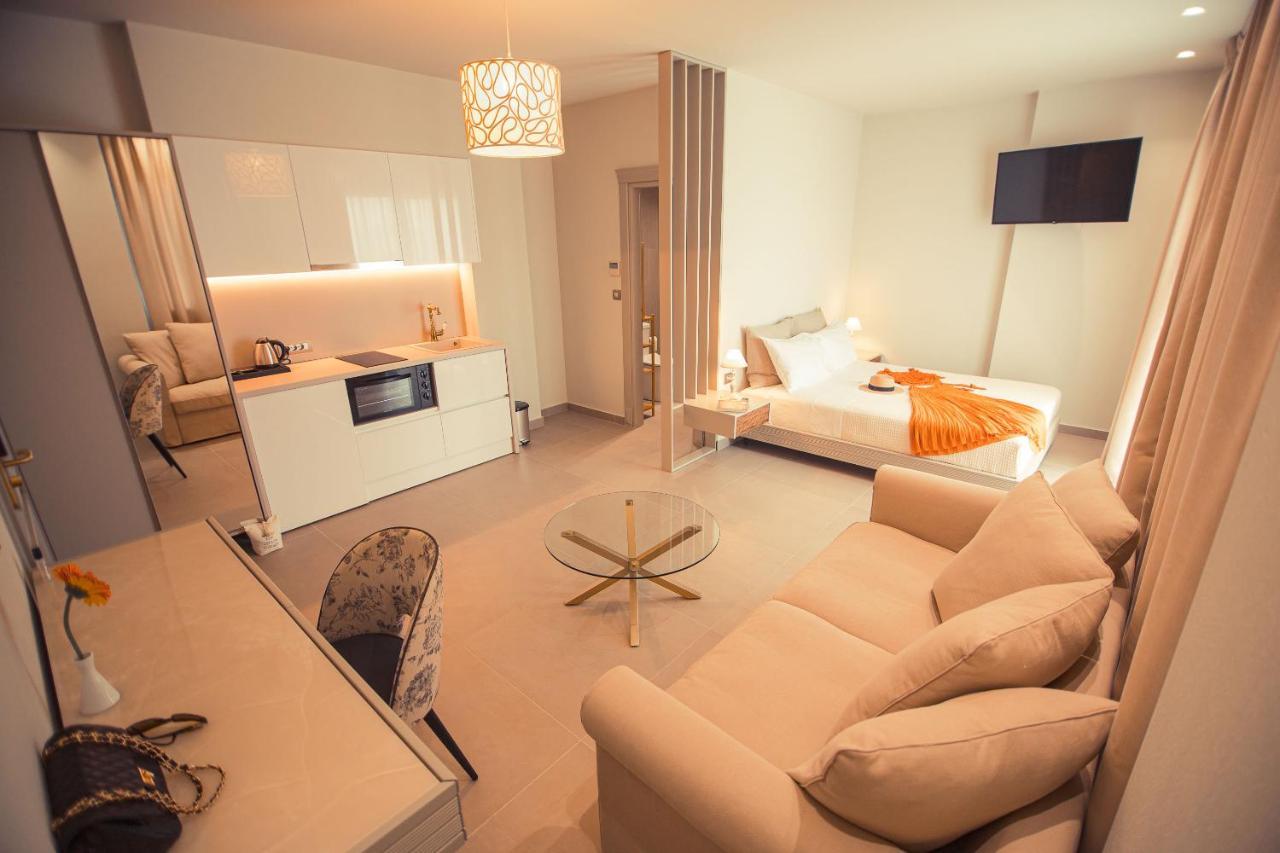 Io Luxury Pool & Hot Tub Suites Preveza Exterior photo