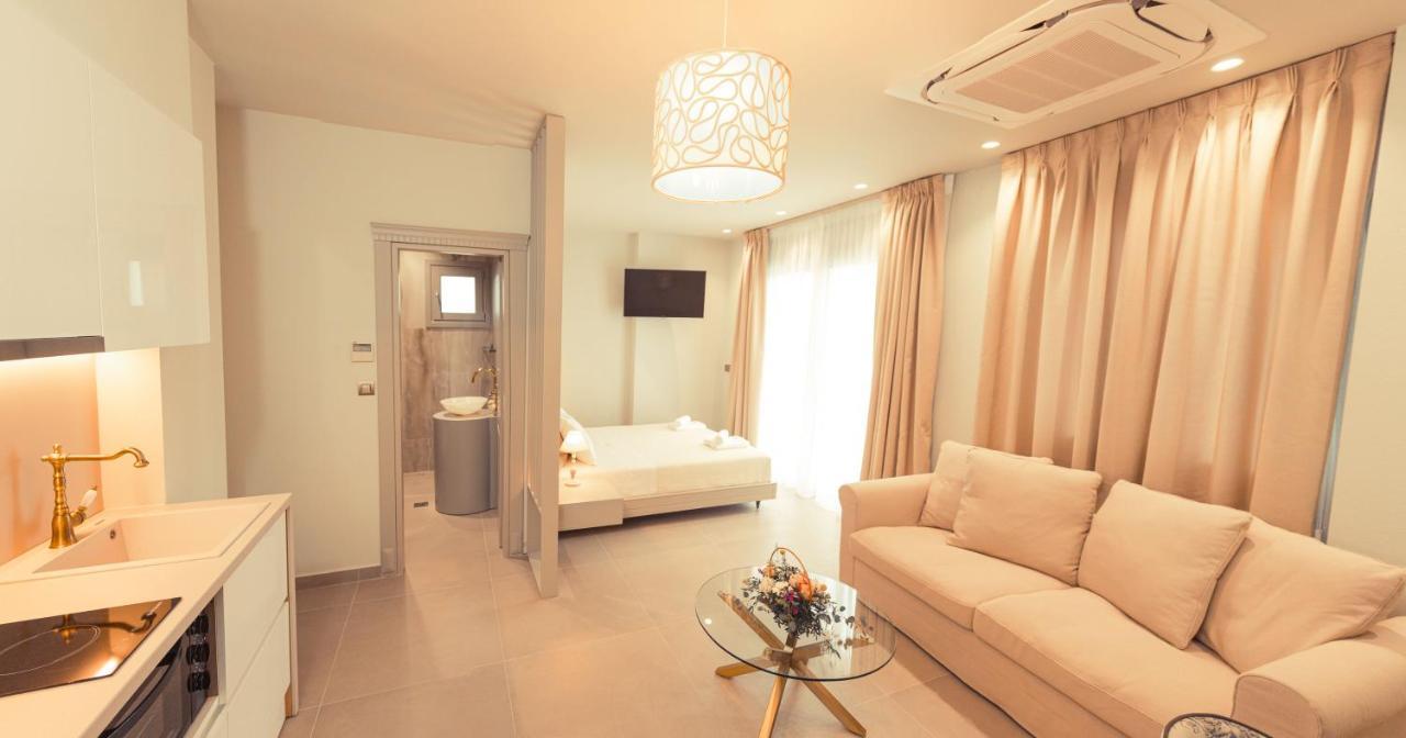 Io Luxury Pool & Hot Tub Suites Preveza Exterior photo