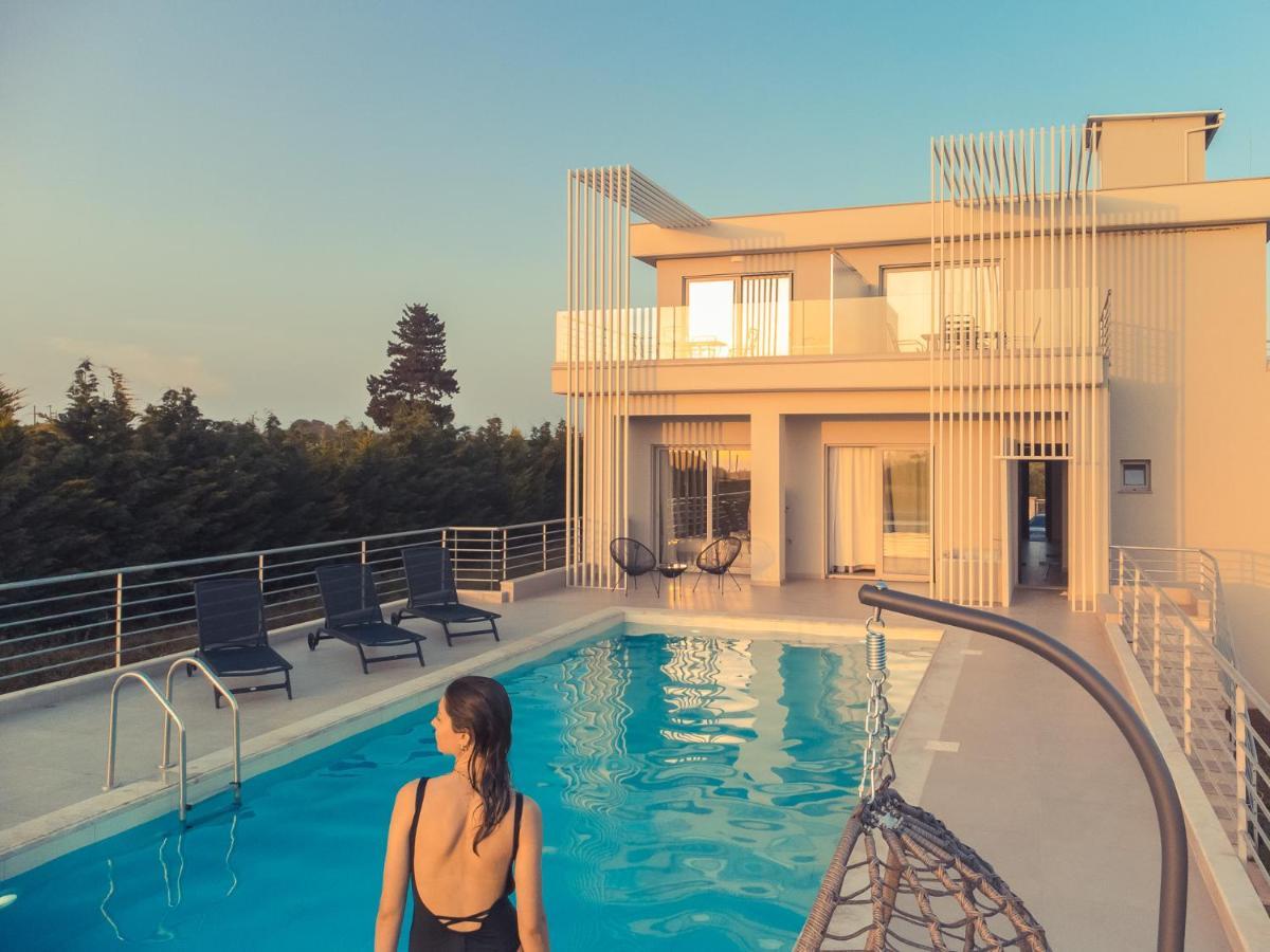 Io Luxury Pool & Hot Tub Suites Preveza Exterior photo