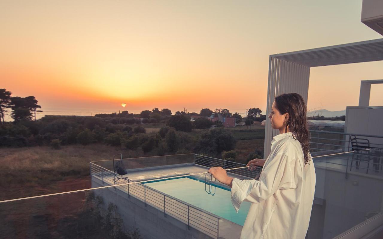 Io Luxury Pool & Hot Tub Suites Preveza Exterior photo