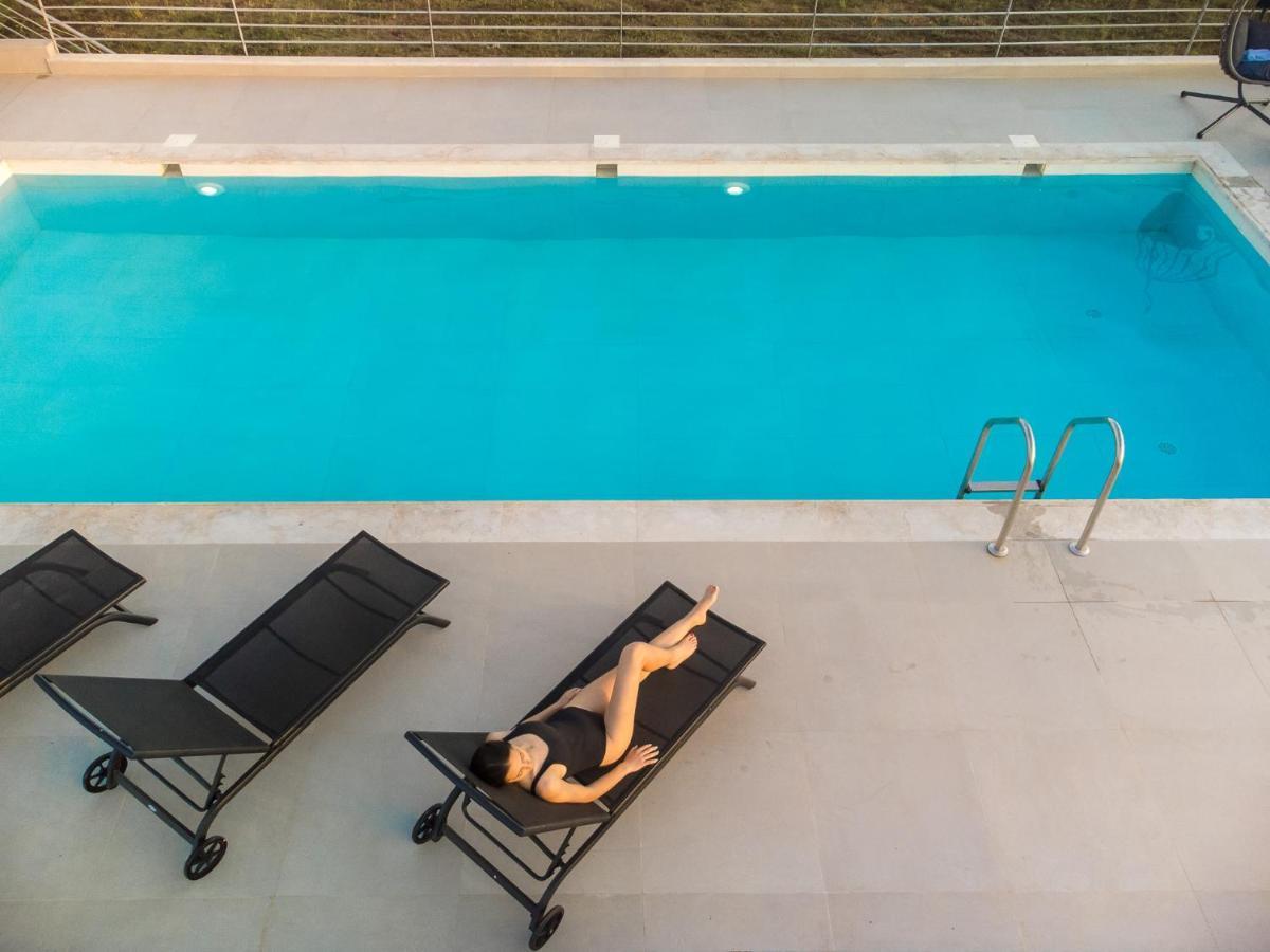 Io Luxury Pool & Hot Tub Suites Preveza Exterior photo