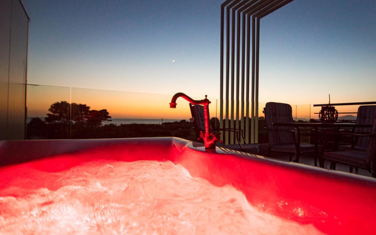 Io Luxury Pool & Hot Tub Suites Preveza Exterior photo