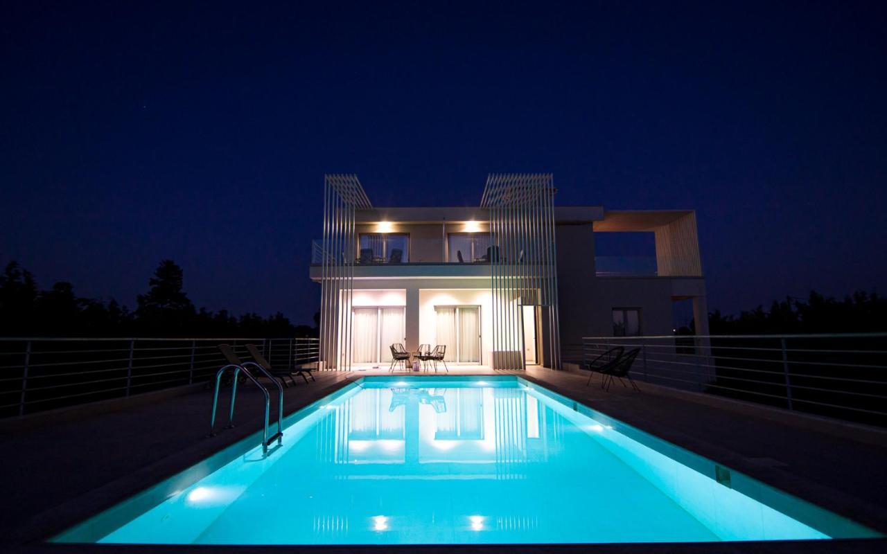 Io Luxury Pool & Hot Tub Suites Preveza Exterior photo