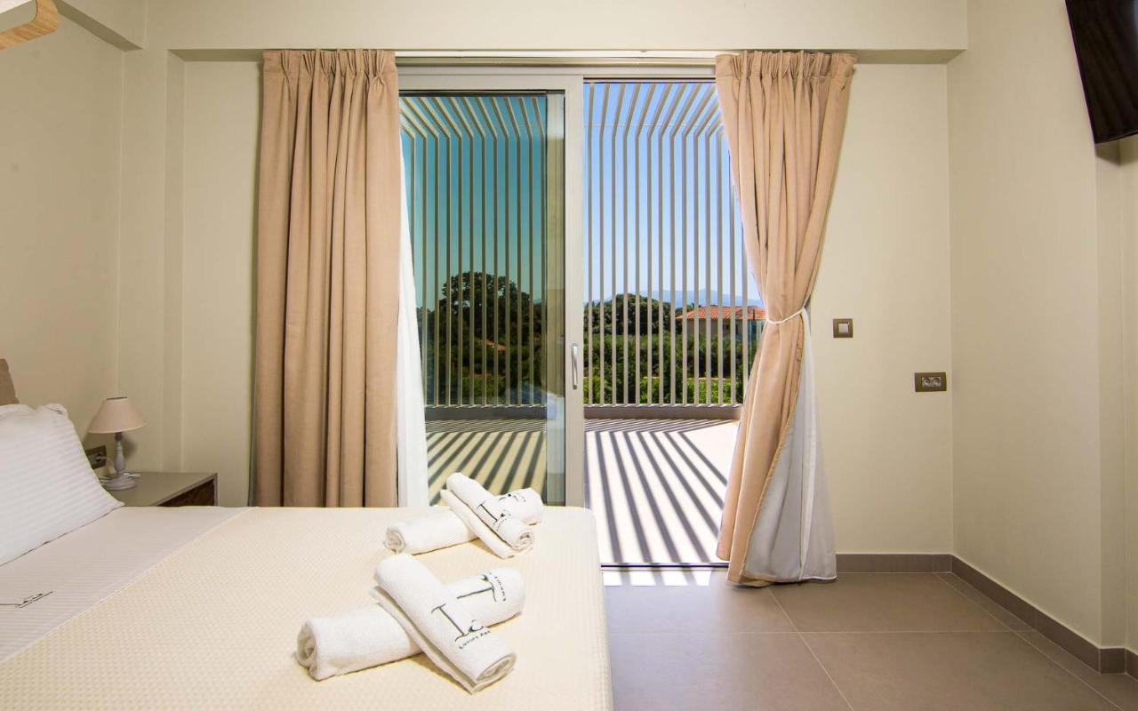 Io Luxury Pool & Hot Tub Suites Preveza Exterior photo