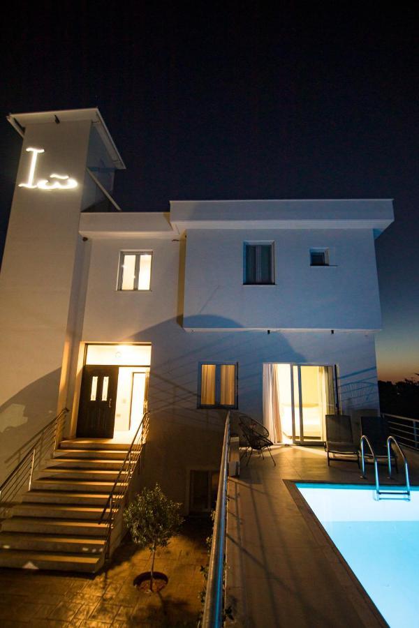 Io Luxury Pool & Hot Tub Suites Preveza Exterior photo